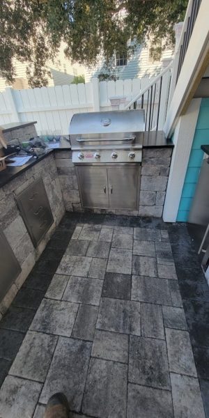 outdoor kitchen paver patio